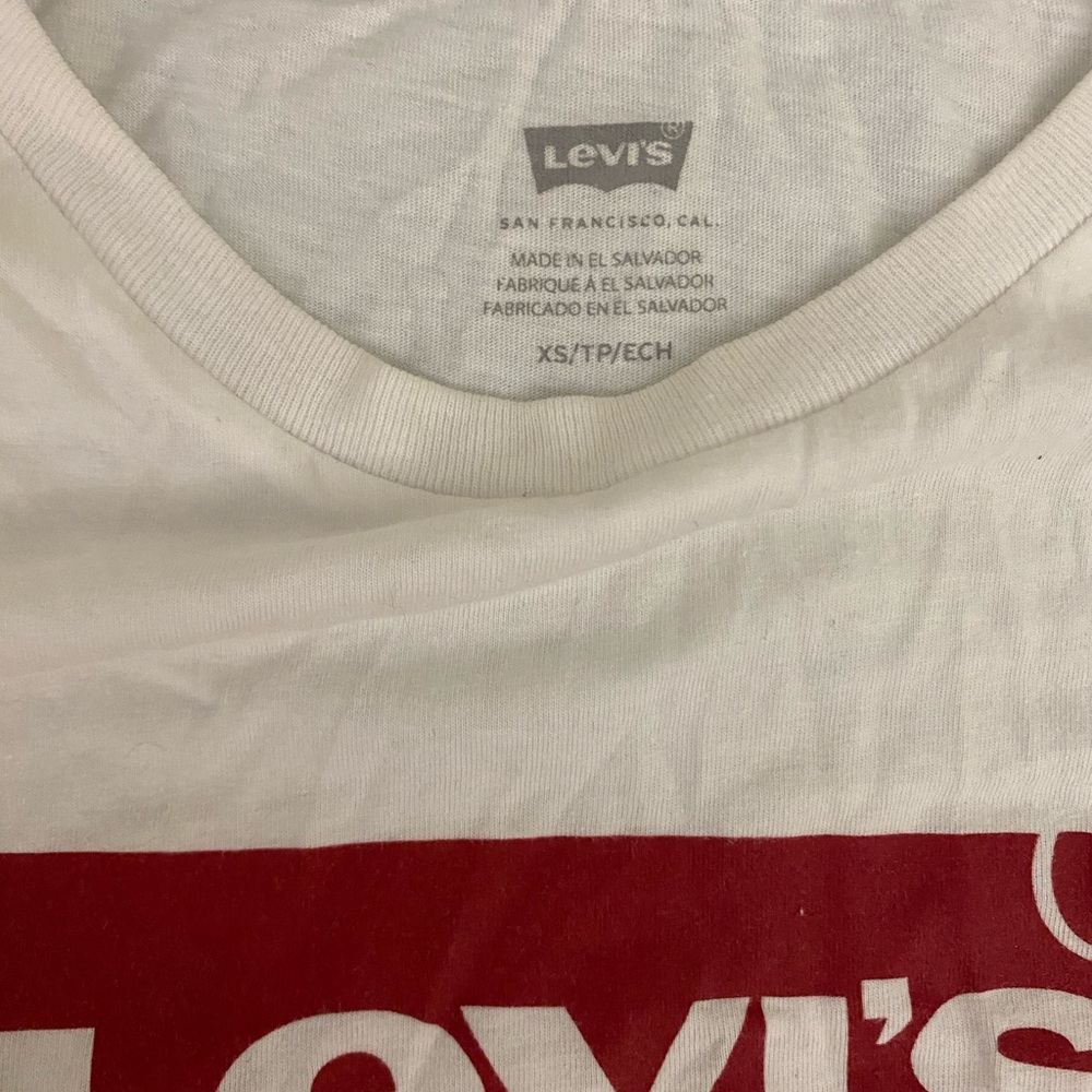 levi’s white shirt